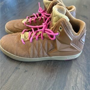 Nike LeBron XI chesnut Athletic Shoes with Pink Laces